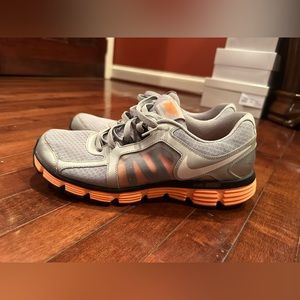 Nike Men’s sneakers gray and orange
